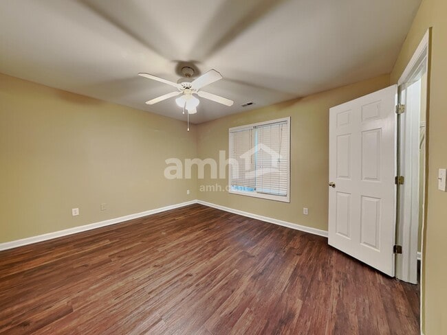 Building Photo - 4004 Pearl Rd