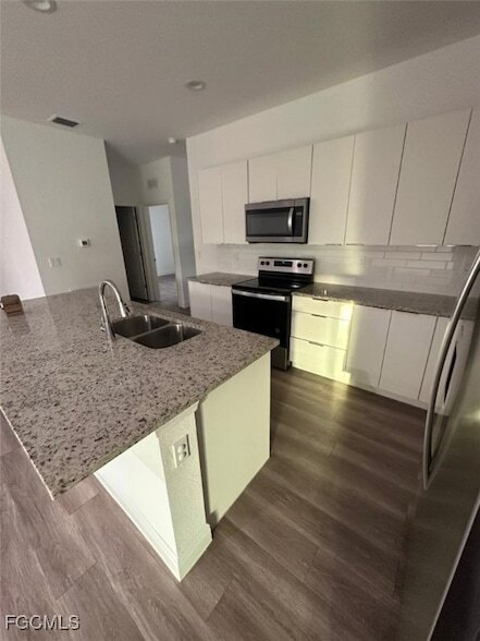 Building Photo - 5008 Idaho Ln