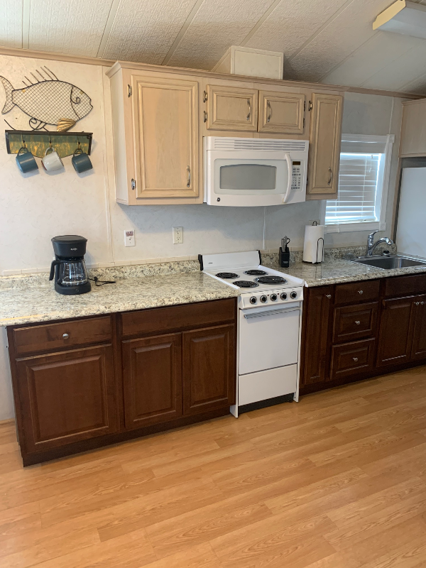 Building Photo - 2580 NE Indian River Dr