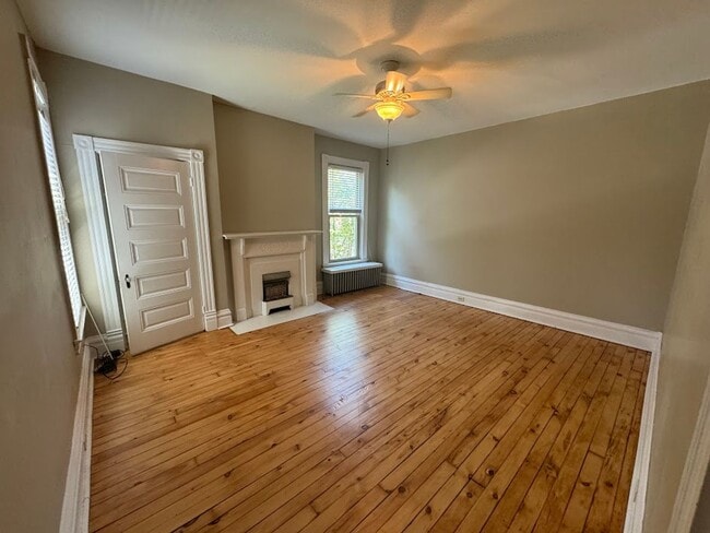 Building Photo - 5910 Howe St