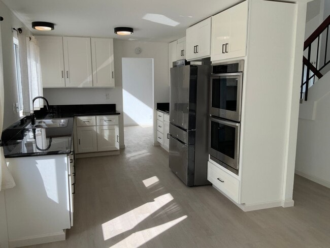 Building Photo - Stunning Remodeled 4 bedroom Hercules Home