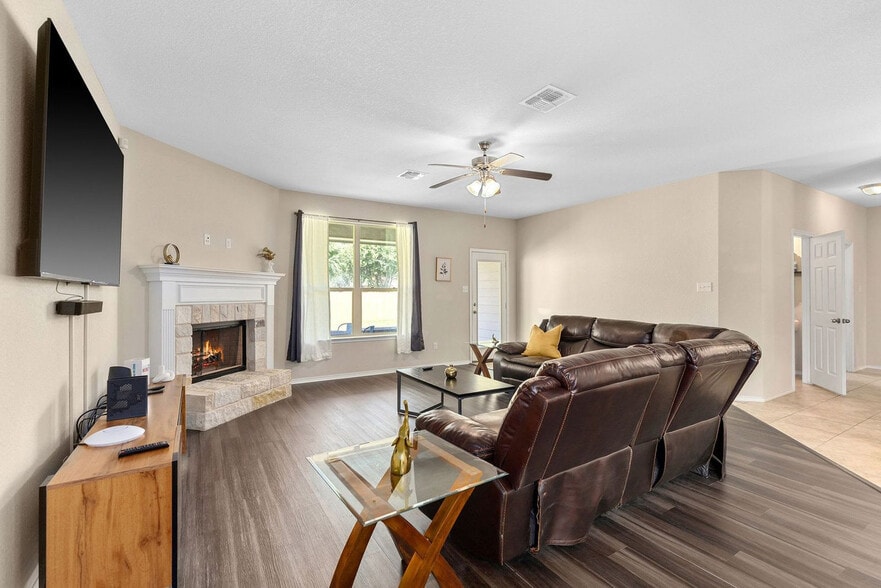 Building Photo - 4905 Ledgestone Trail