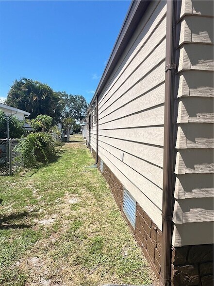 Building Photo - 812 Oleander Cir