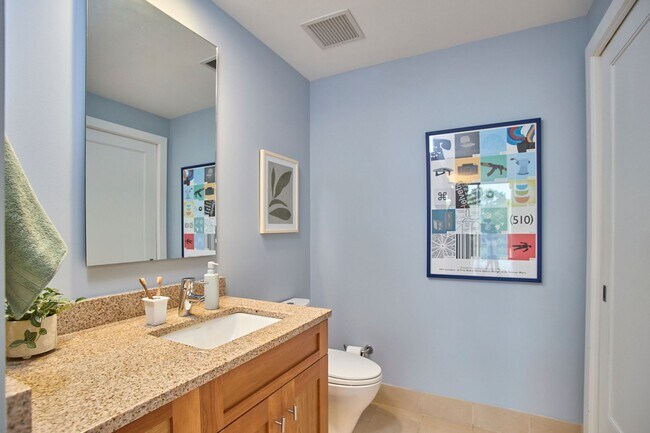 Building Photo - Effortless Downtown Living in the Heart of...