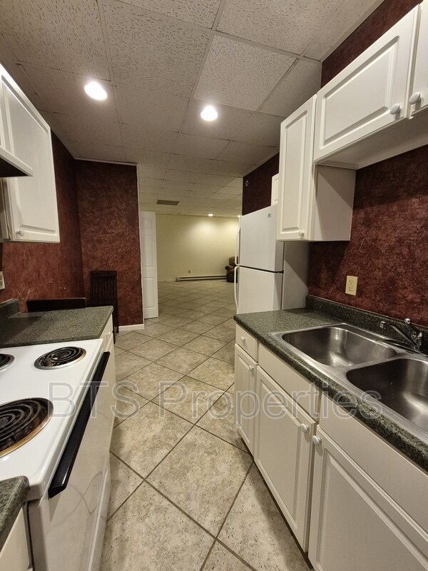 Building Photo - 5917 W Plank Rd