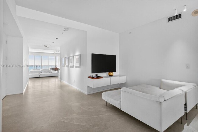 Building Photo - 9705 Collins Ave