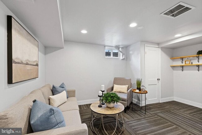 Building Photo - 2613 S Troy St