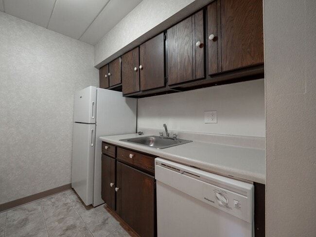 Building Photo - 700 Lee Dr