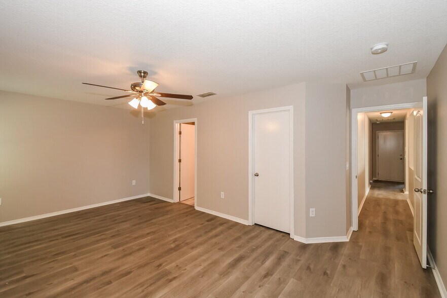 Building Photo - 11732 Silver Hill Dr