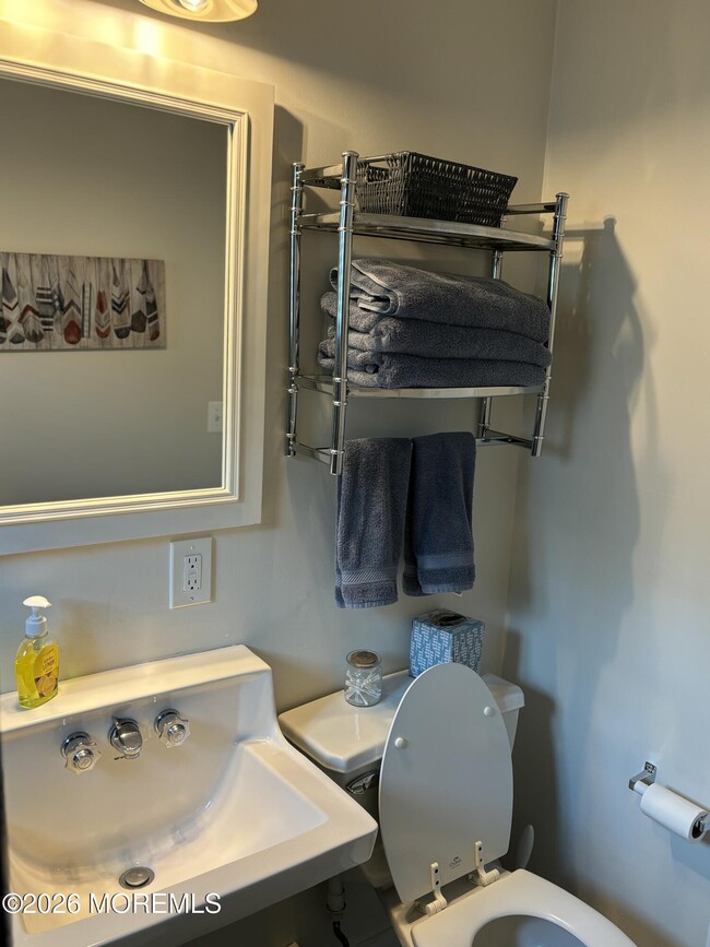 Building Photo - 86 Bridge Ave