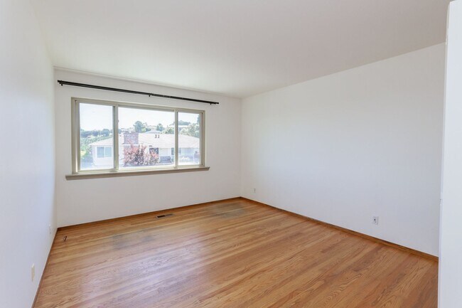 Building Photo - 3BR/2.5BA Mills Estates Home + Bonus Room | Bay Views, Yard & 2-Car Garage | YouTube Tour