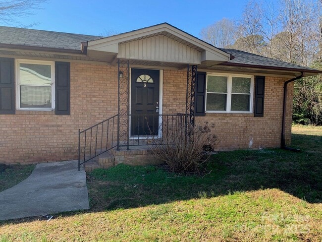 Primary Photo - 310 Hillcrest Dr