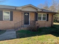Building Photo - 310 Hillcrest Dr