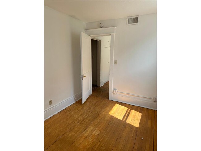 Building Photo - 417 N Roy St