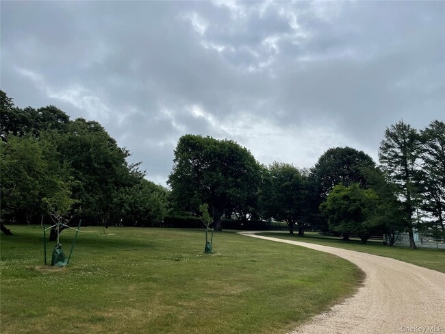 Building Photo - 40 Tuthill Point Rd