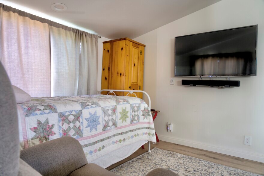 Building Photo - 5935 Redondo Dr