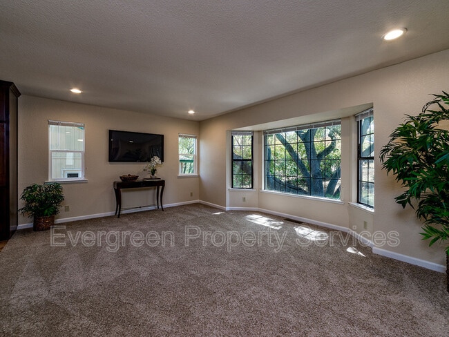 Building Photo - 2749 Sandhurst Dr