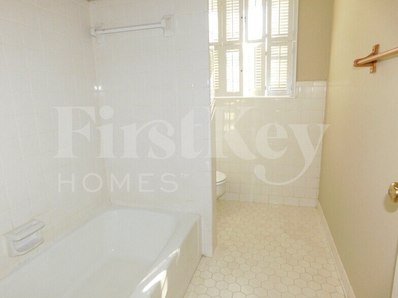 Building Photo - 6135 Haddington Dr