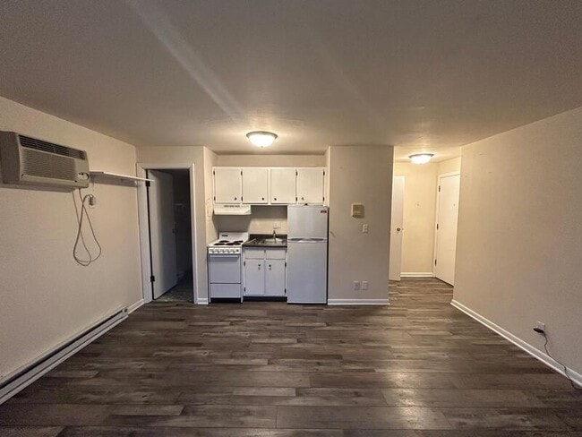 Building Photo - 134 E Johnson St