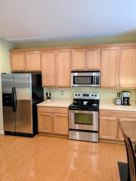 Building Photo - 711 Keystone Park Dr