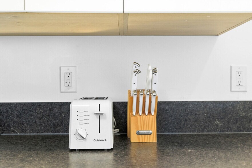 Building Photo - 5019 Hawley Blvd