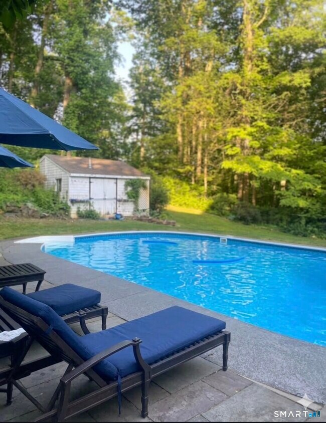 Building Photo - 301 Old Norwalk Rd