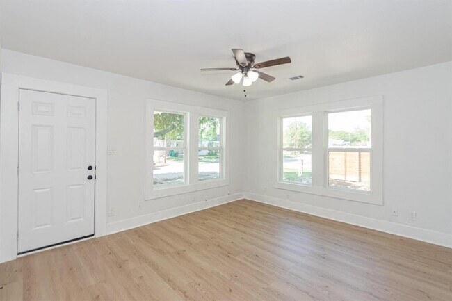 Building Photo - 502 N Jones St