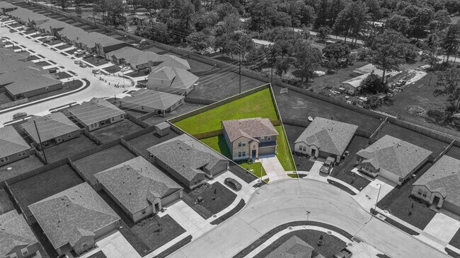 Building Photo - 16727 Hemlock Frst Ln