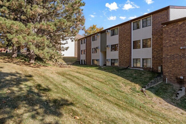 Building Photo - 902 Benton Dr