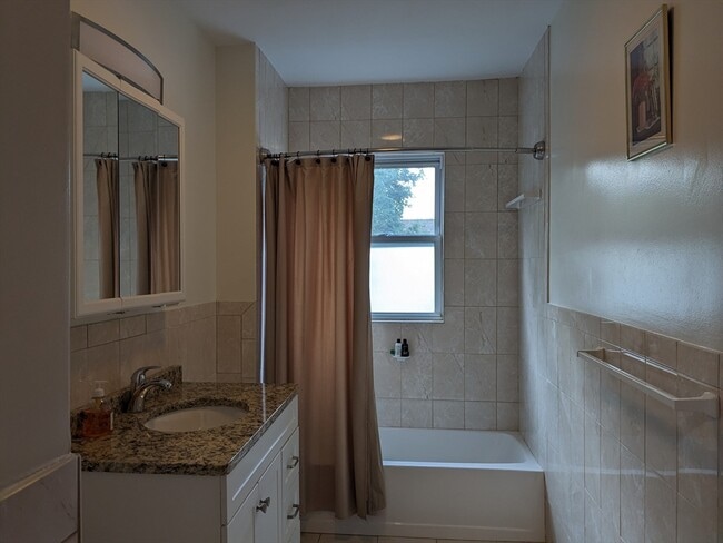 Building Photo - 59 Edson St