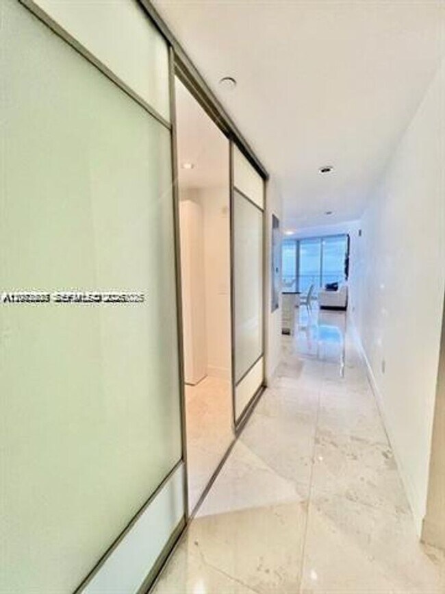 Building Photo - 17121 Collins Ave