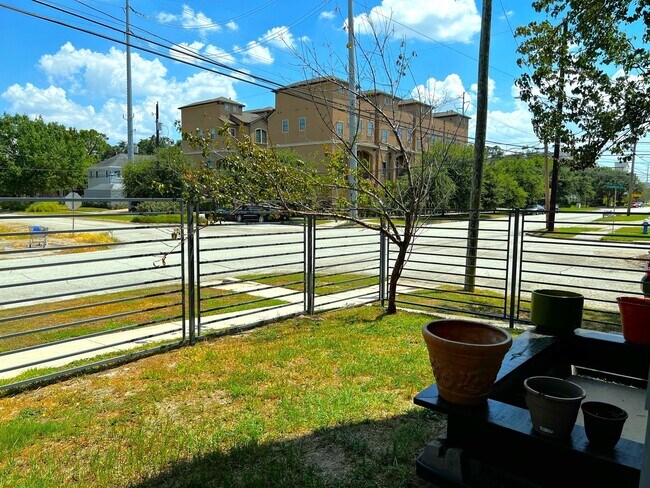 Building Photo - 1524 Blodgett St