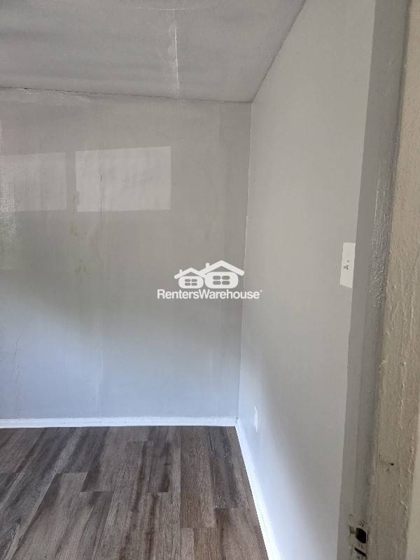 Building Photo - 10321 Earl Dr