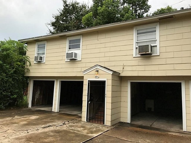 Building Photo - 2504 Kingston St