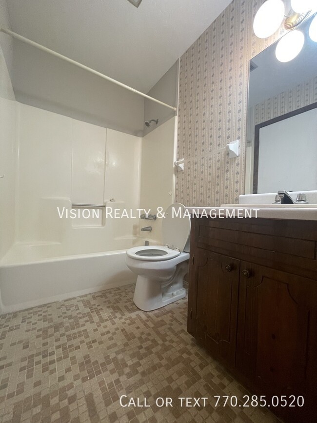 Building Photo - Downtown Carrollton 2 Bed Home