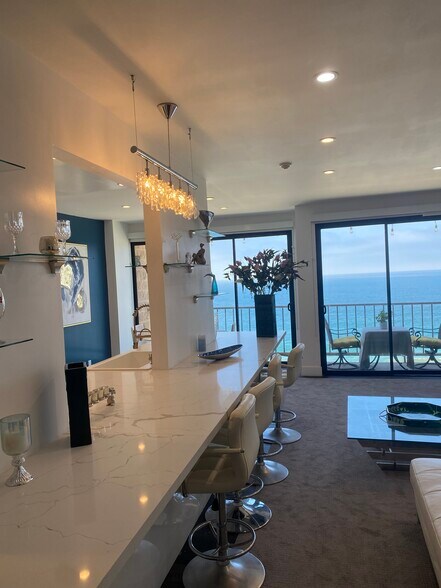 opening to kitchen - 727 Esplanade