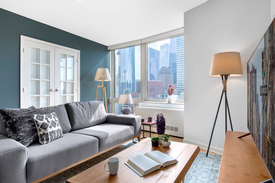 Primary Photo - 400 Chambers St