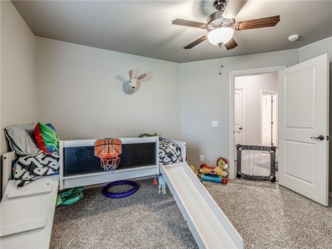 Building Photo - Beautiful home in Kelly Lake Estates + 4 bedrooms + 3 full bathrooms