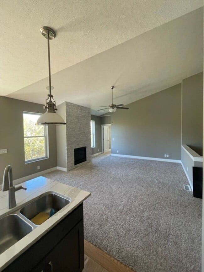 Building Photo - 7012 S 184th St