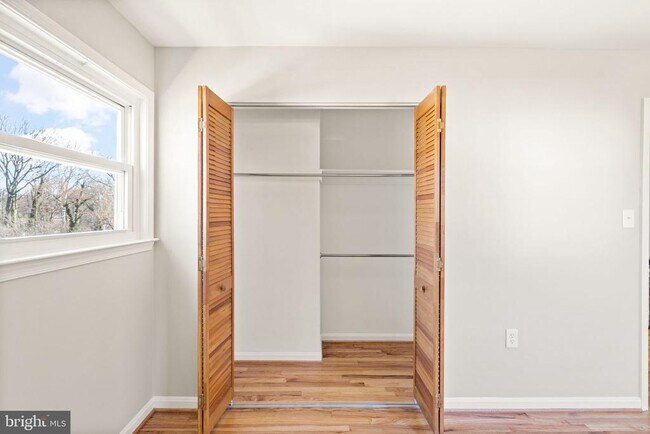 Building Photo - 9356 Birchwood Ct