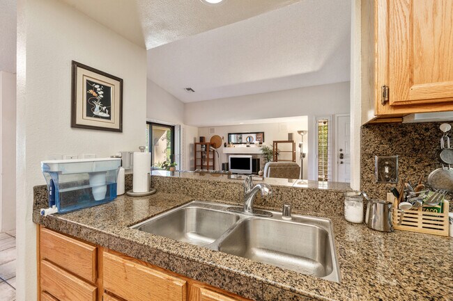 Building Photo - 17 Mission Ct