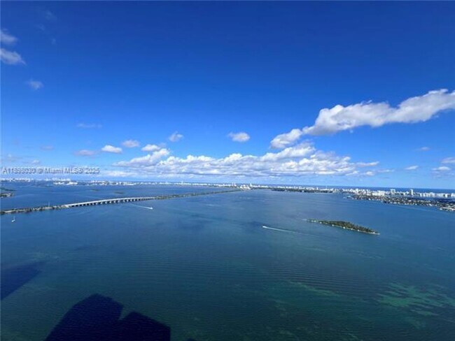 Building Photo - 700 NE 24th St