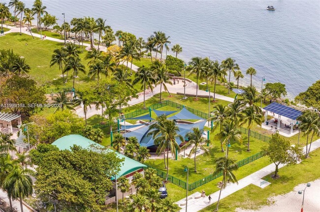 Building Photo - 1750 N Bayshore Dr