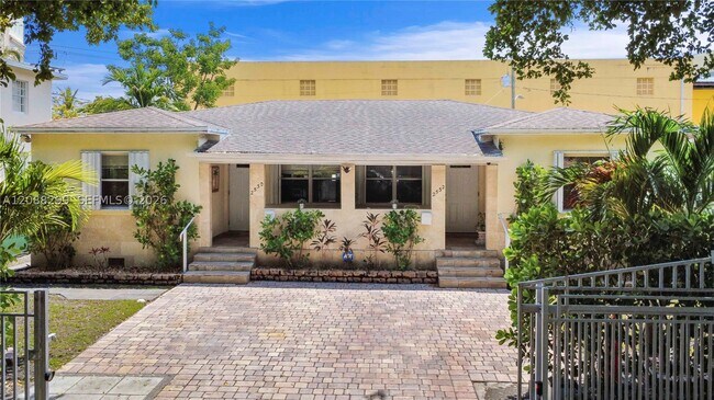 Building Photo - 2530 SW 27th St
