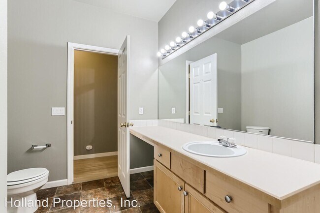 Building Photo - 3 br, 2 bath House - 8131 NE Wilkins St