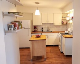 Kitchen With Tile Backsplash - 39 Higgins St