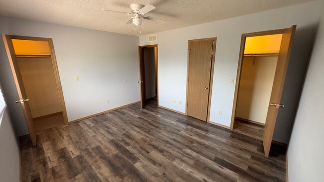 Building Photo - 4187 Sunset Dr