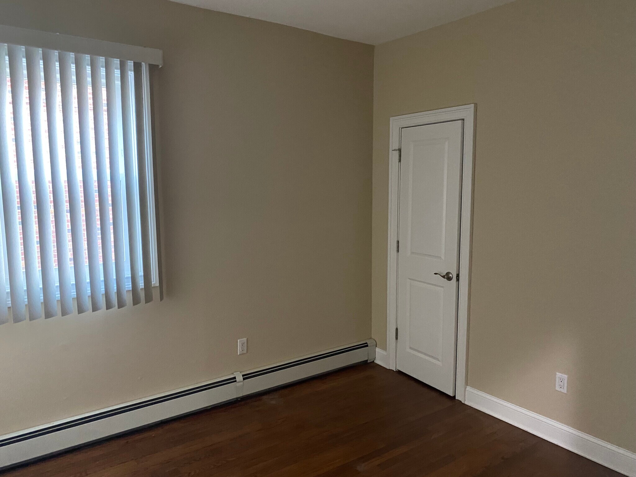 Building Photo - 333 Semel Ave