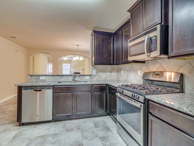 Building Photo - 4 Bedrooms/2 Baths in Falling Springs Addition - Deer Creek Schools - Community Pool