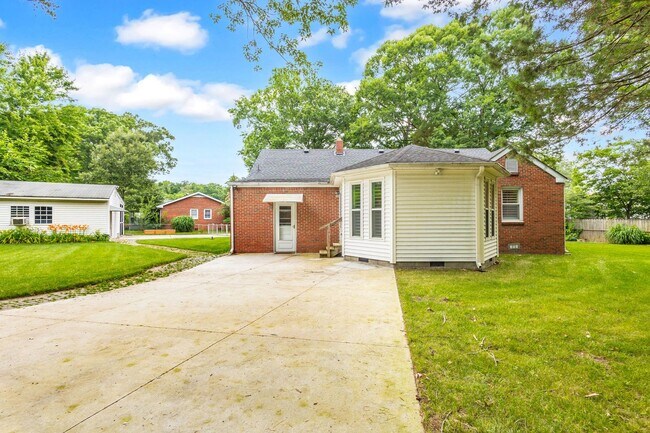 Building Photo - 3 Bed 2.5 Bath Home for rent in Norfolk